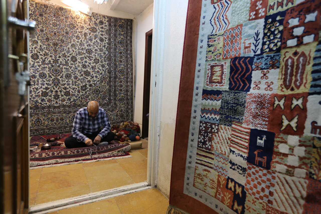 بازار خوش آب و رنگ در قلب تهران