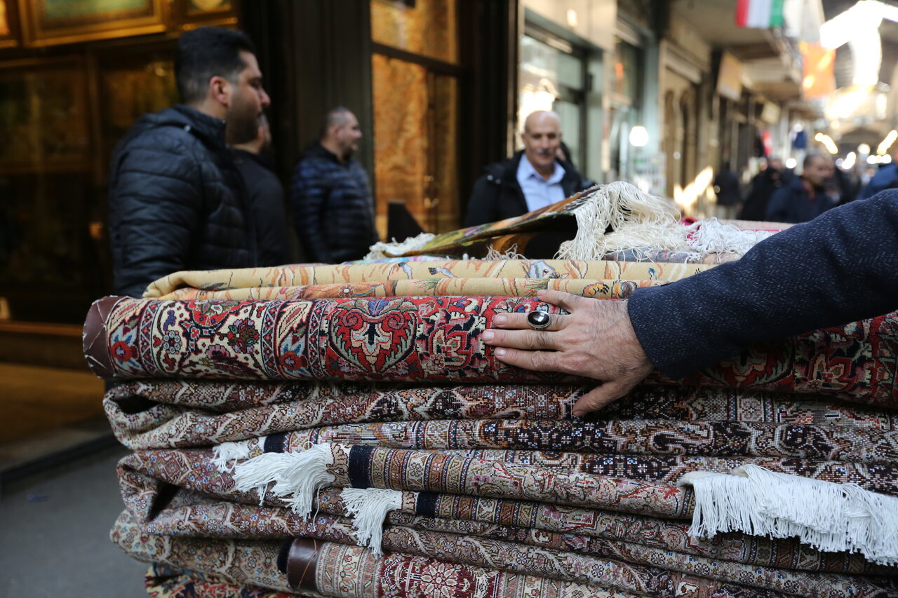 بازار خوش آب و رنگ در قلب تهران