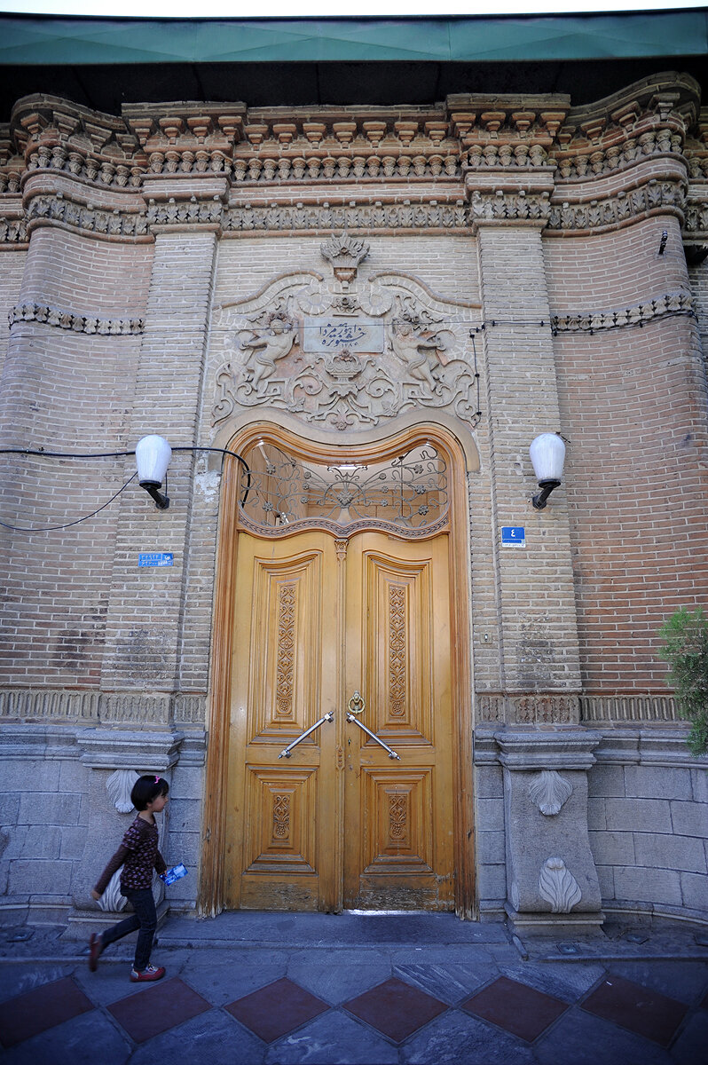 روح انسانی در کتبیههای ادیان | نمادهای خوششانسی بر سردر خانههای زرتشتی کدامند؟