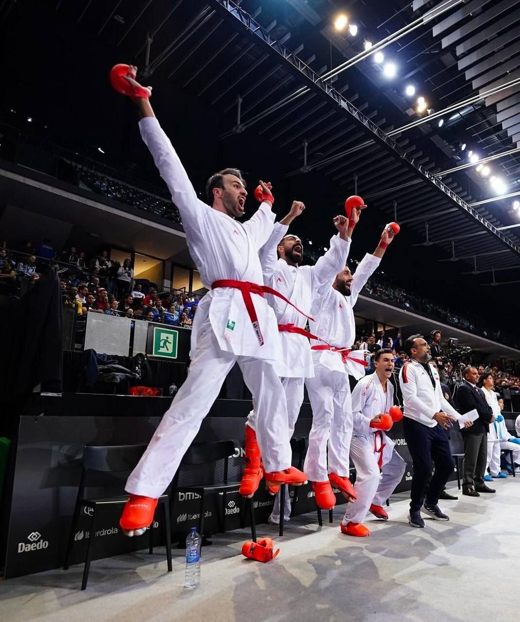 شادی و هیجان ملیپوشان و کادر فنی تیم ملی پس از رسیدن به فینال جام جهانی | تصاویر