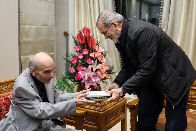 دیدار رئیسجمهور و استاد فلسفه | تصاویر