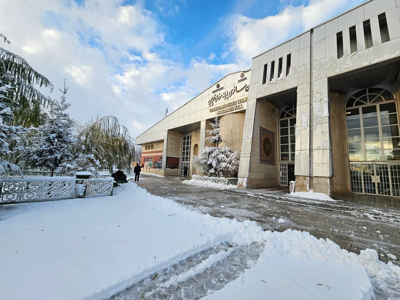 بارش شدید برف و یخبندان در مرز تمرچین | تصاویر