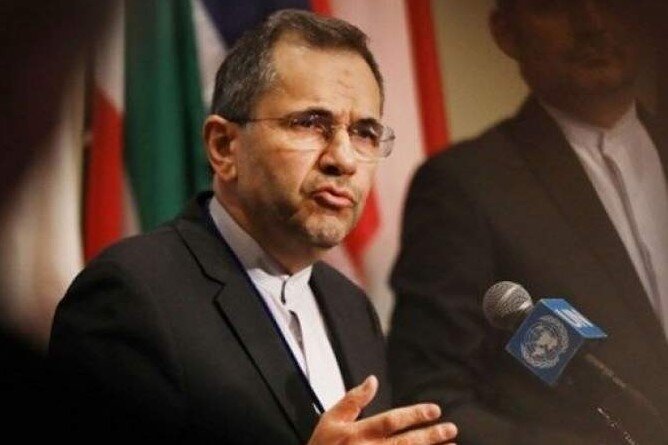 گفتوگوهای ایران و اروپا به دور سوم رسید | با آمریکا گفتوگویی نداریم |
اینها گفتوگوست و مذاکره نیست