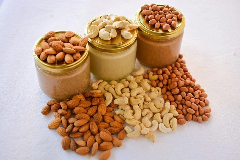 بادام یا بادام زمینی، کدامیک مغذیترند