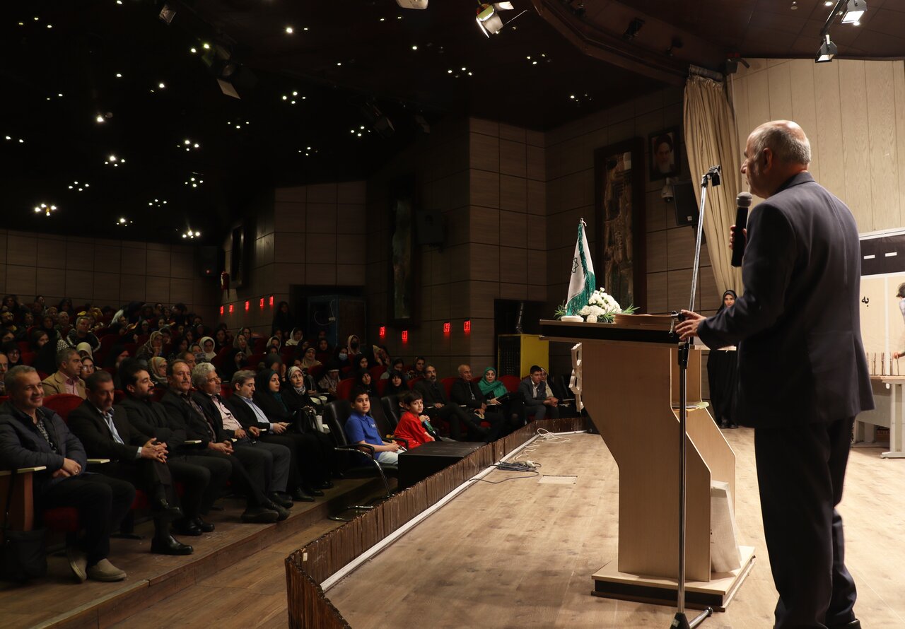 تجلیل از نویسندههای دهه نودی و هشتادی