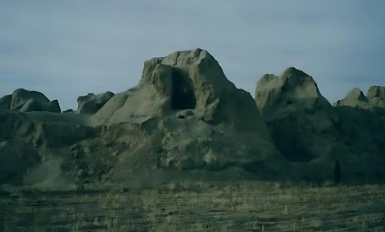 میان اماکن تاریخی و باغهای سیب گردش کنید