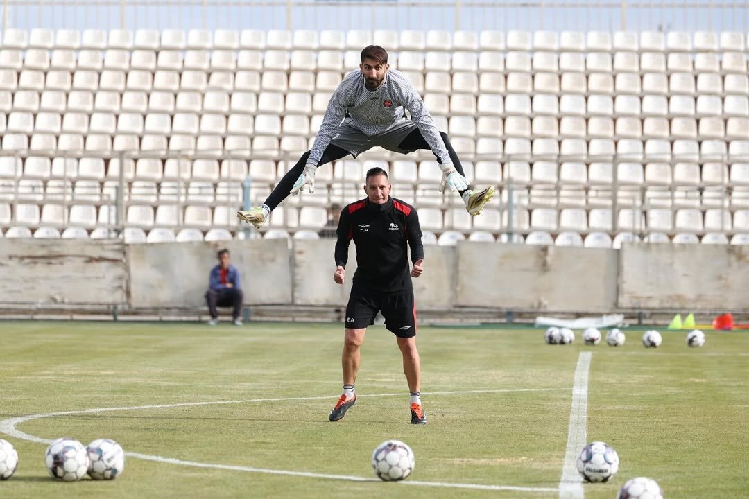 بیرانوند با پرشهای بلند در تمرینات تراکتور از آمادگی بدنیاش دفاع کرد | عکس