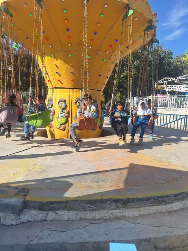 یک کلاس، دو پایه، چهل دانشآموز همنام | ماجراهای متفاوت مدرسه فرهنگیان حاجی آباد که یک مدرسه عشایری است