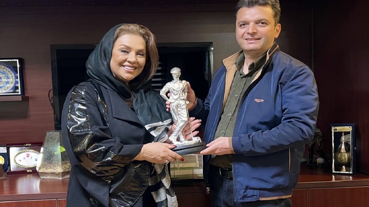 بازیگر زن سرشناس ایرانی در فدراسیون گلف چه میکرد + عکس