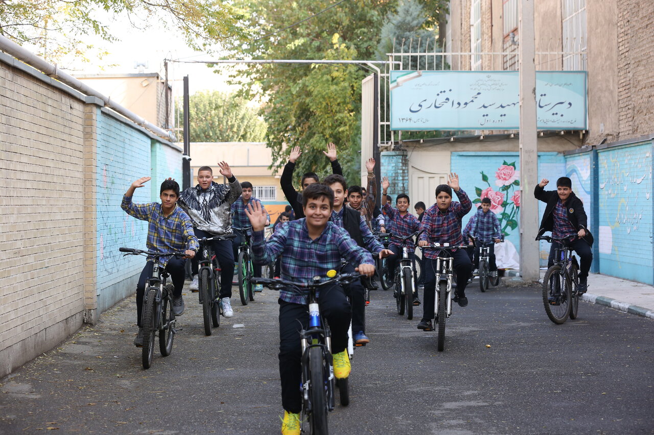 دوچرخهسواری که تاریخ میخواند