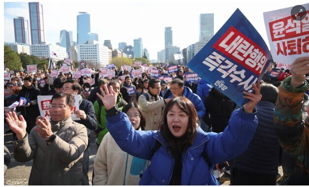 مردم به خیابانها ریختند + تصاویر ؛ رئیسجمهور کره جنوبی شورش کرده و باید فوراً استعفا کند