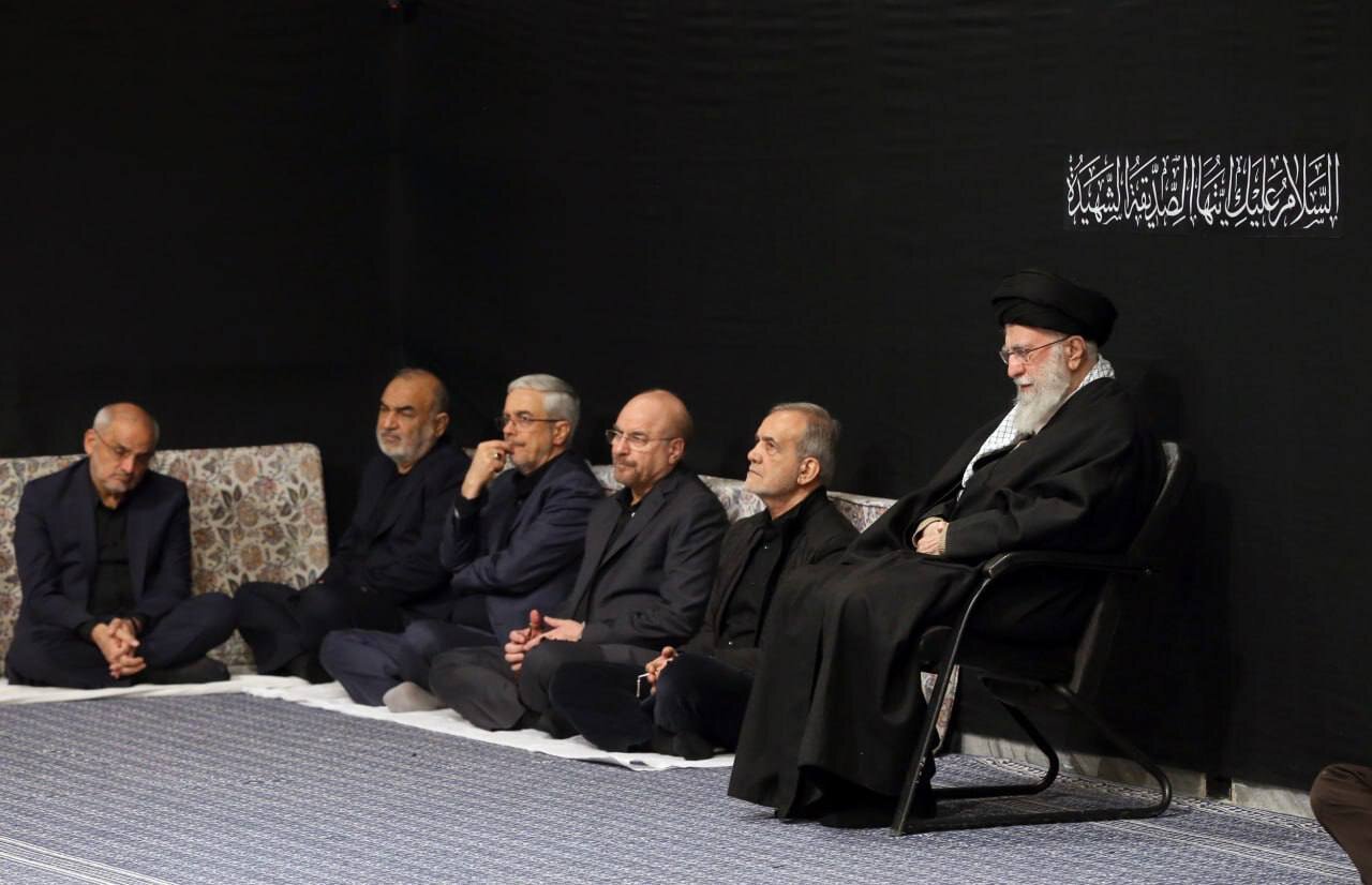 حضور پزشکیان و قالیباف در مراسم عزاداری شب شهادت حضرت فاطمهزهرا سلاماللهعلیه | تصاویر