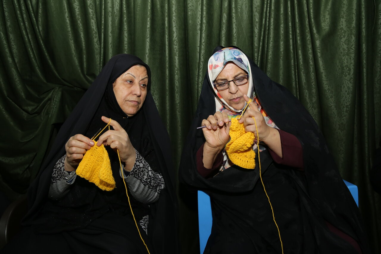 برسد به دست کودکان غزه | دستبافتههای خانمهای تهرانپارس در راه فلسطین