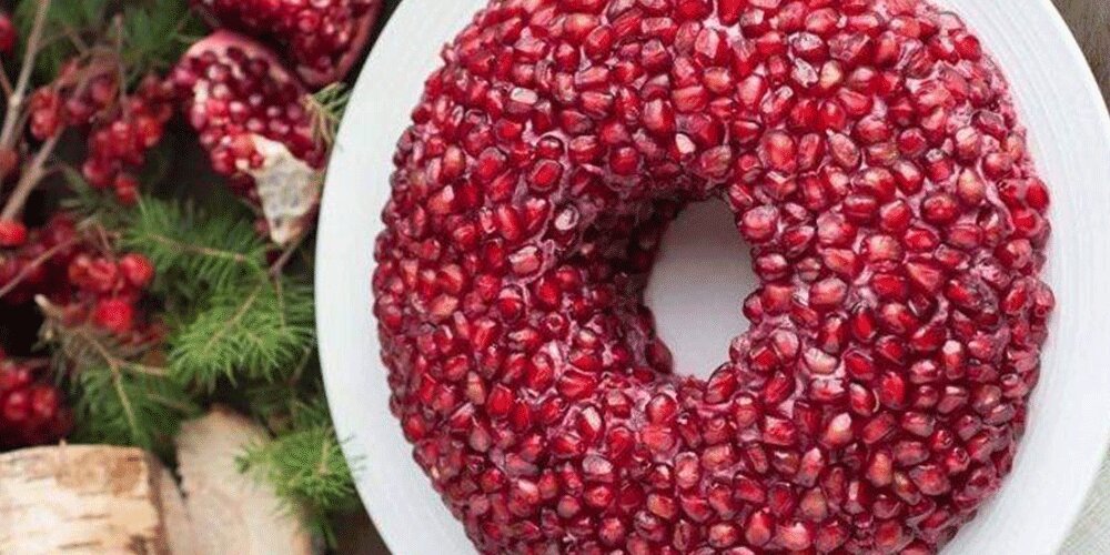 طرز تهیه سالاد الویه با انار ؛ غذایی خوشمزه برای شب یلدا که عاشقش میشوید