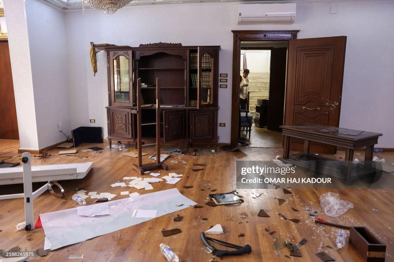 تصاویری از تعرض به سفارت ایران در دمشق