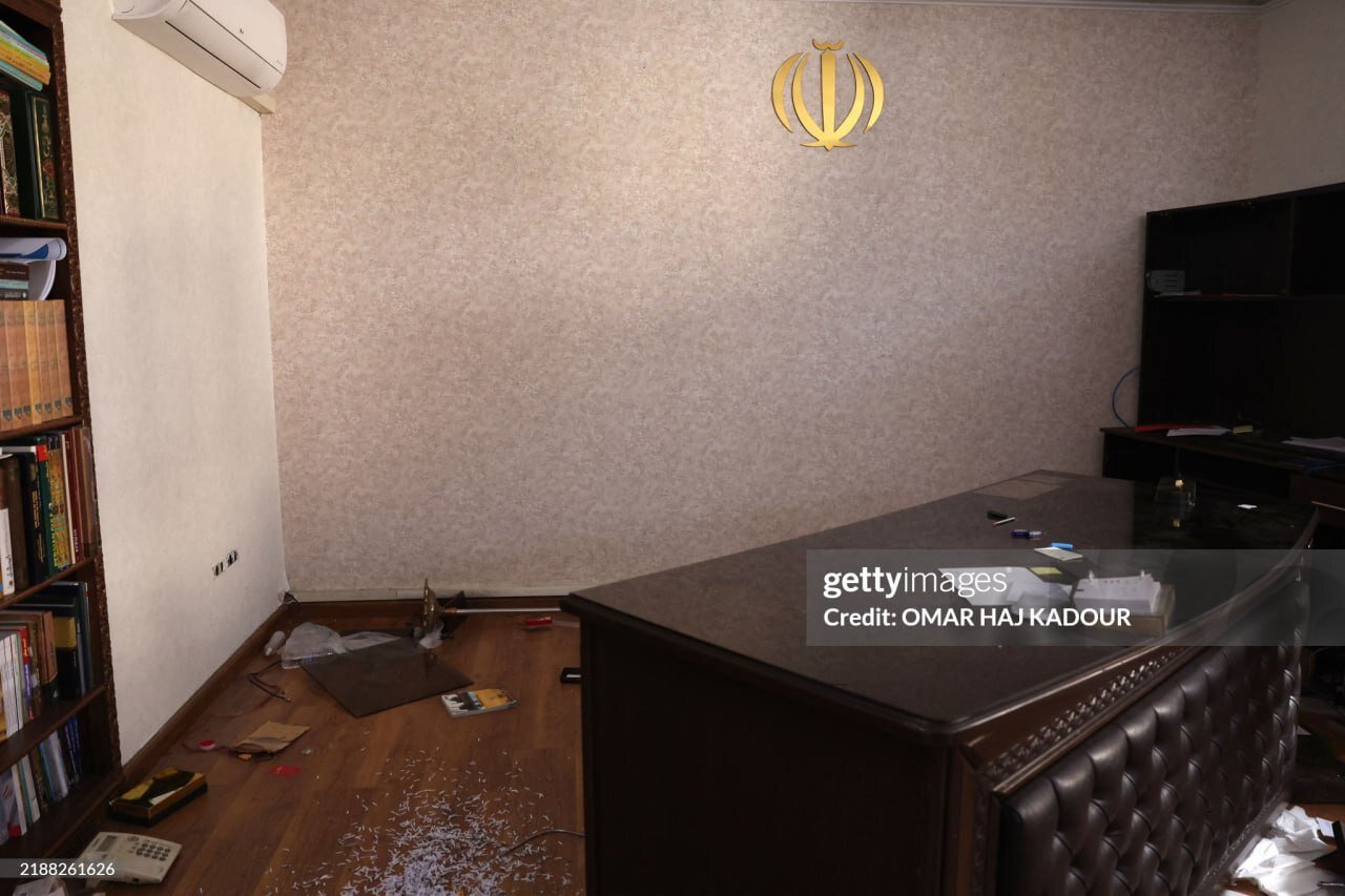 تصاویری از تعرض به سفارت ایران در دمشق