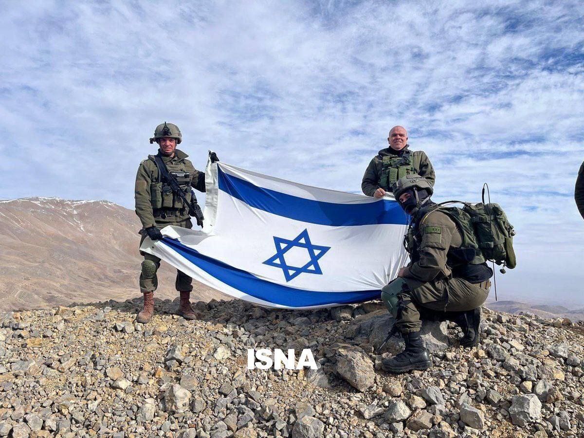 تصاویر | صهیونیست ها پرچم خود را در منطقه حائل با سوریه نصب کردند!