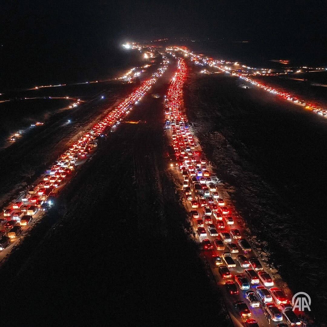 تصاویری از ترافیک عجیب شب گذشته در اتوبانهای منتهی به دمشق