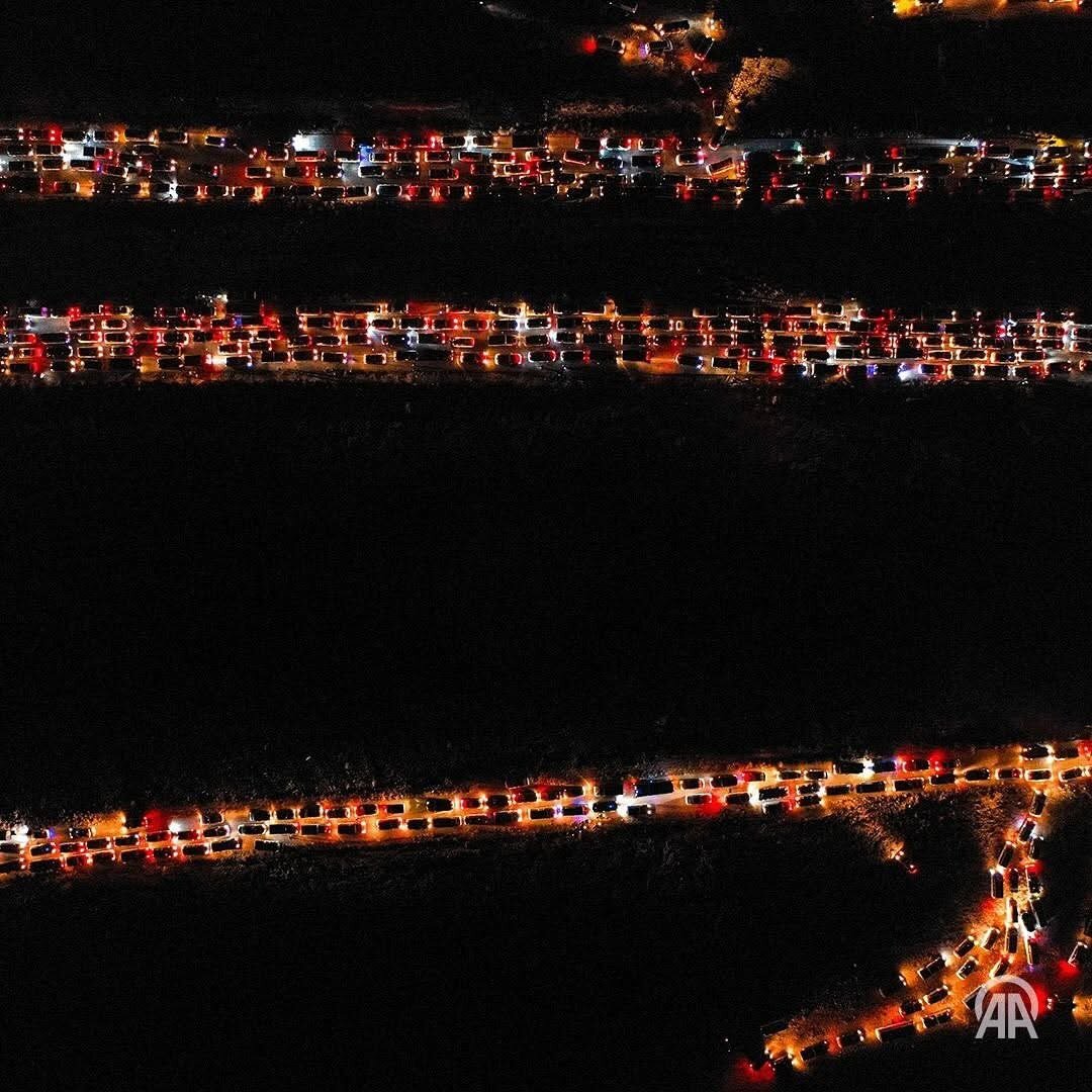 تصاویری از ترافیک عجیب شب گذشته در اتوبانهای منتهی به دمشق