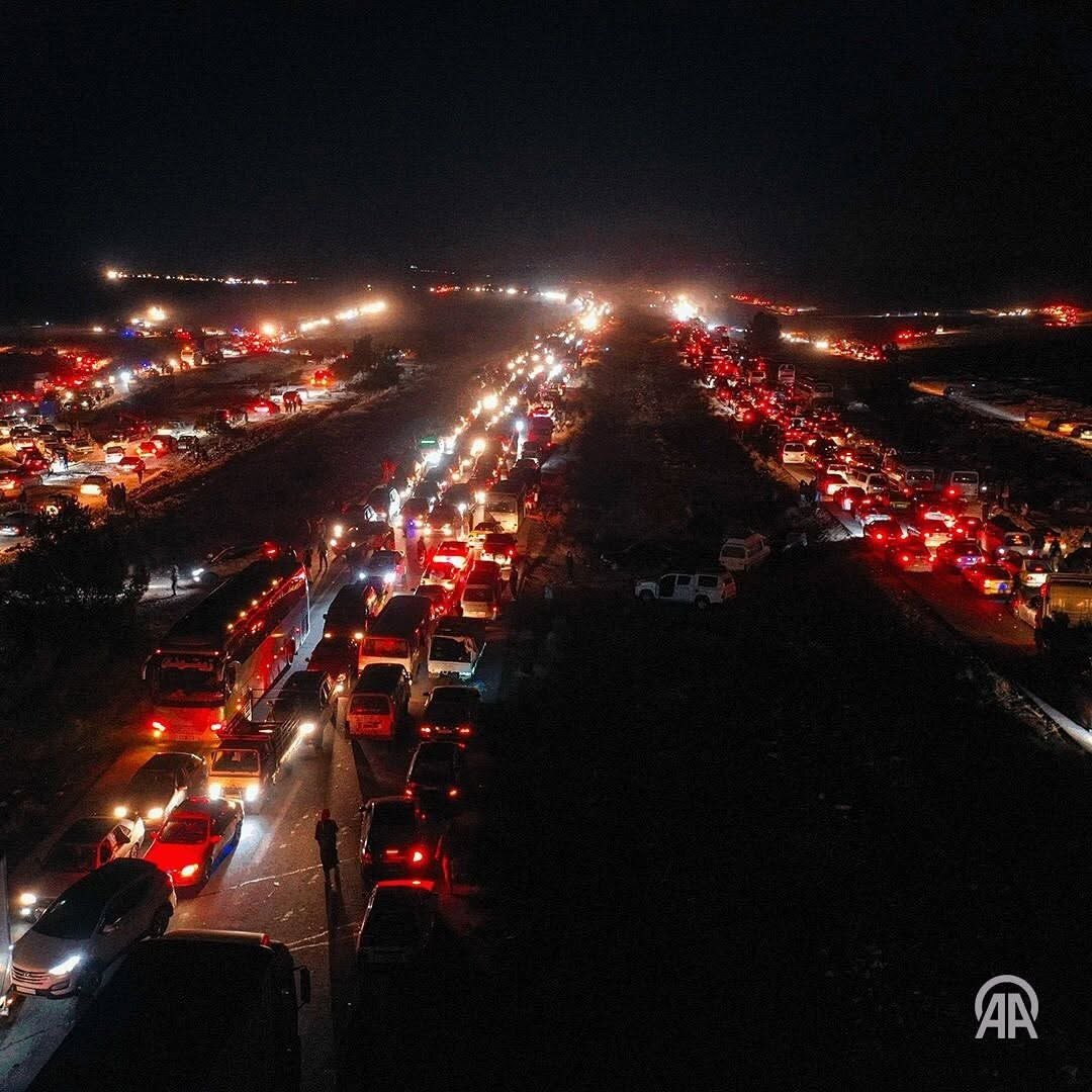 تصاویری از ترافیک عجیب شب گذشته در اتوبانهای منتهی به دمشق