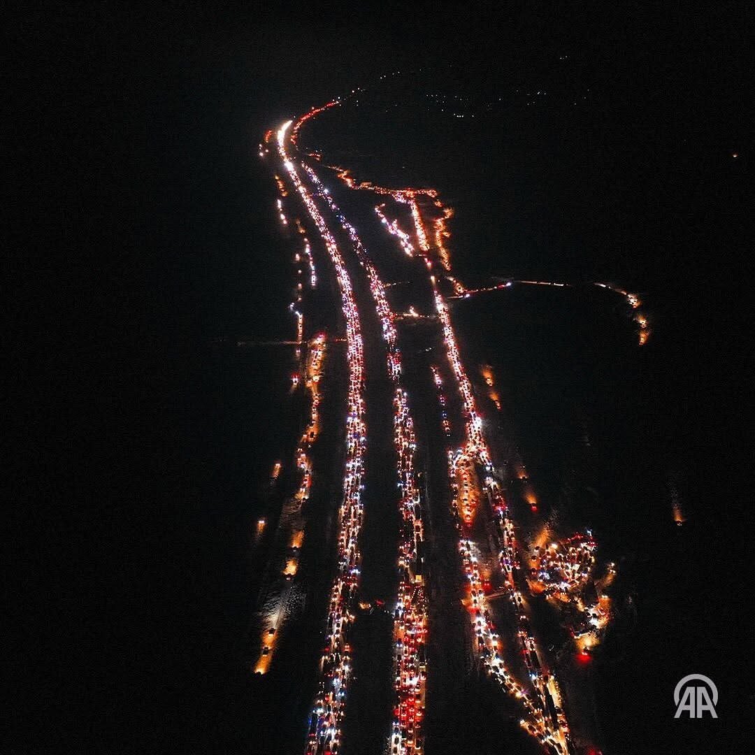 تصاویری از ترافیک عجیب شب گذشته در اتوبانهای منتهی به دمشق