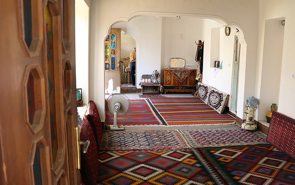 گردش در خانه تاریخی مغاریها، جاذبهای حوالی شهر ورامین