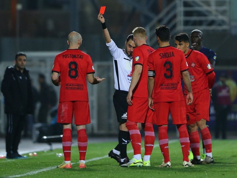 جنجالیترین تصمیم داوری هفته در لیگ برتر + عکس