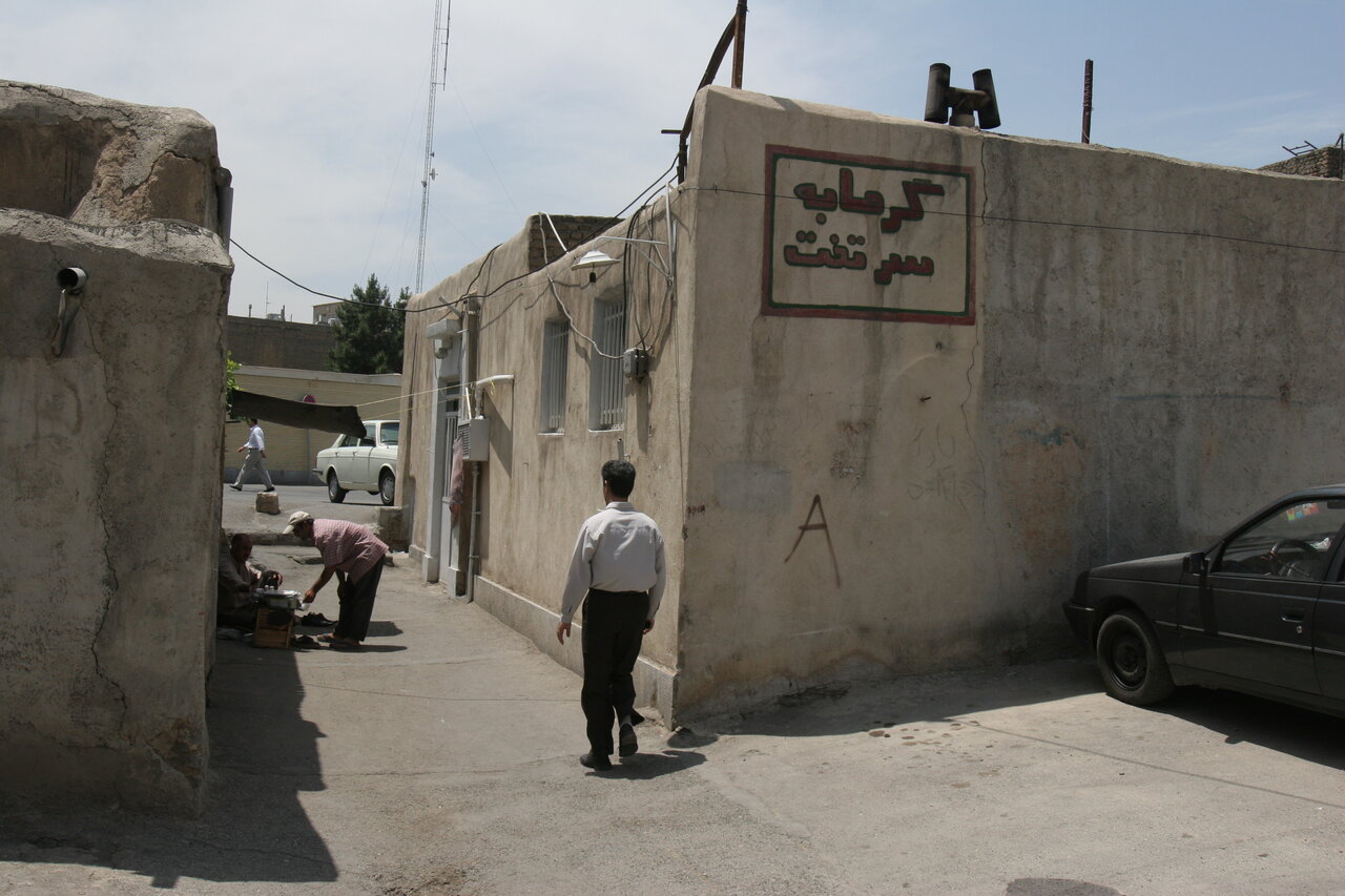 گعده ریشسفیدان محله در حمام سرتخت | روزگاری که در حمام ناهار میخوردند