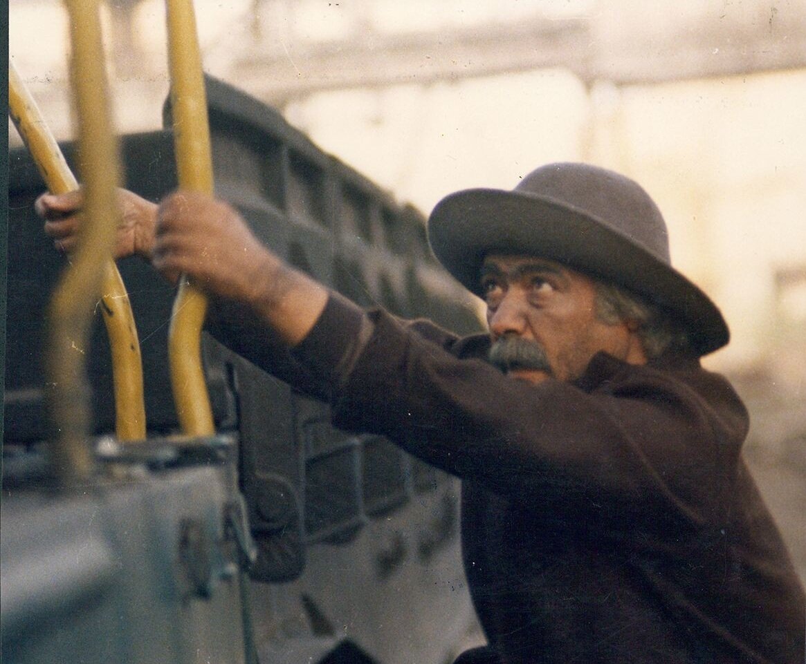 عکسها و نقشهای به یاد ماندنی از اکبرزنجانپور | از «مرگ سفید» تا «پل خواب»