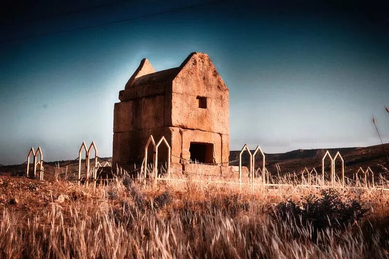 گور دختر؛ آرامگاهی شبیه به آرامگاه کوروش کبیر در بوشهر