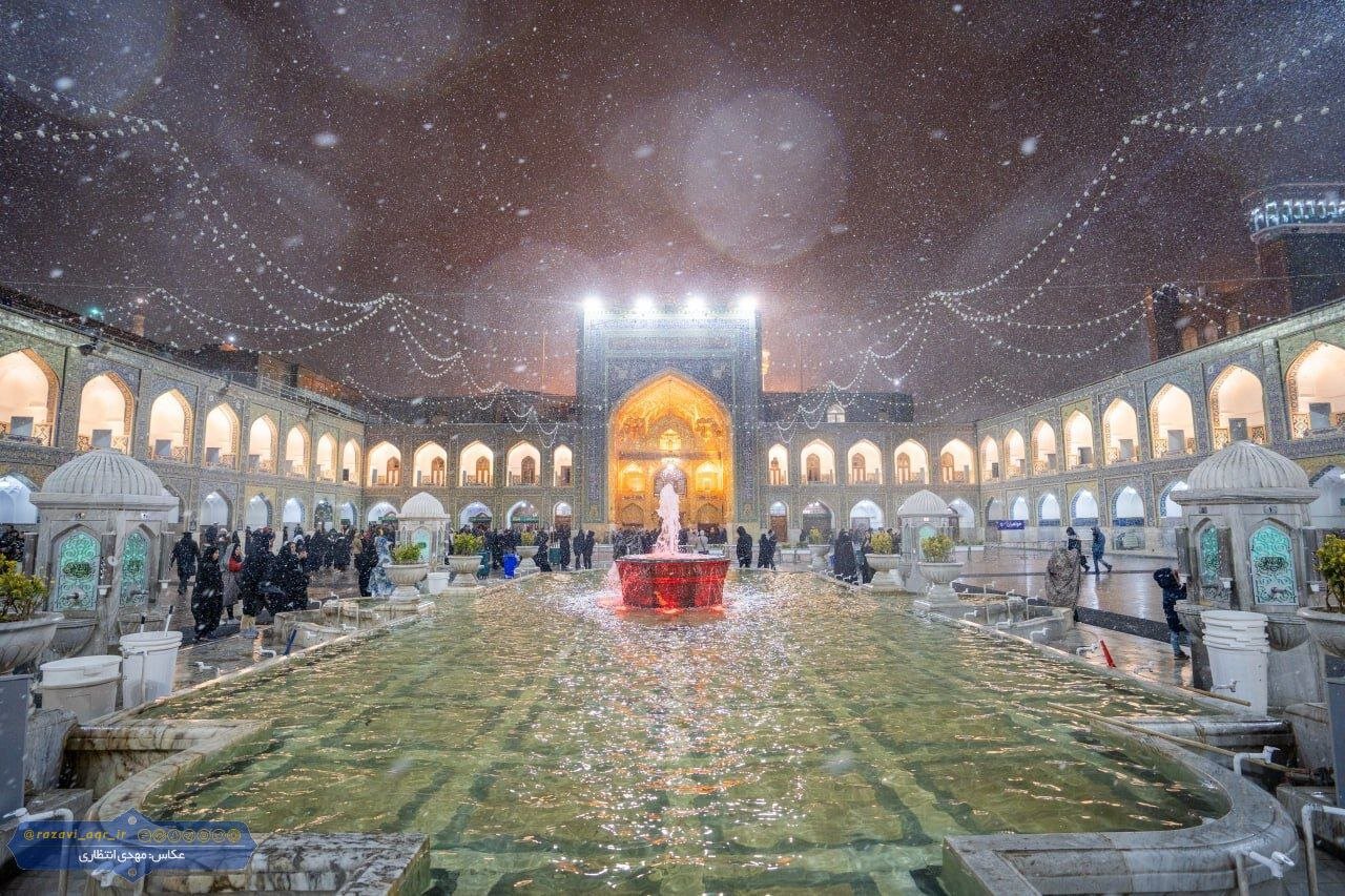 زیباییهای حرم امام رضا (ع) در برف | تصاویر