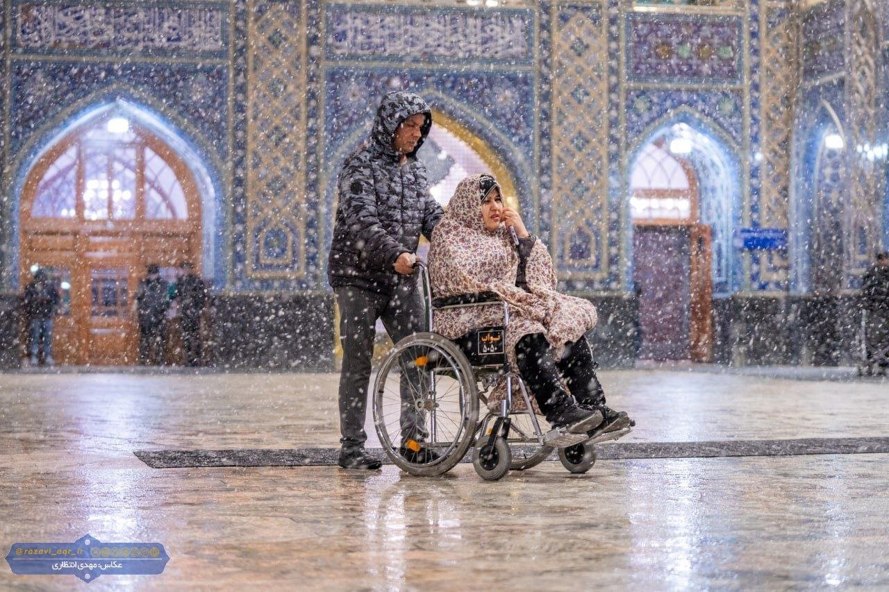 زیباییهای حرم امام رضا (ع) در برف | تصاویر