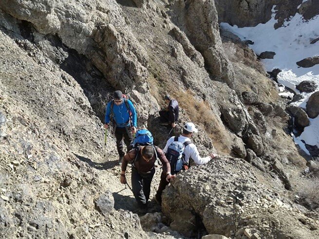 به دیدار آبشار یخی از مسیر کوچهباغهای زیبای سنگان