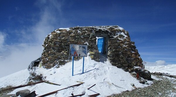 یادگار کارگران فلزکار در دامنه توچال | اینجا مرتفعترین جانپناه البرز است