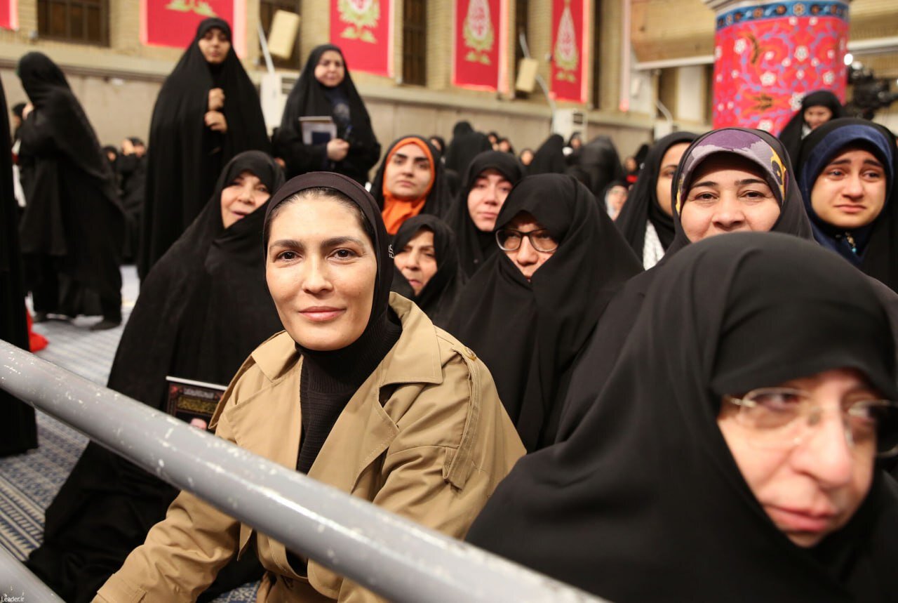 الهه منصوریان در دیدار بانوان با رهبر معظم انقلاب + عکس