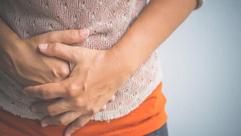 معده درد عصبی چیست؟ دلایل، نشانهها و روشهای درمان