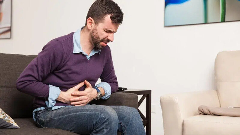 معده درد عصبی چیست؟ دلایل، نشانهها و روشهای درمان