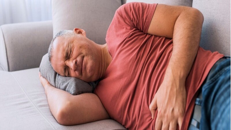 معده درد عصبی چیست؟ دلایل، نشانهها و روشهای درمان