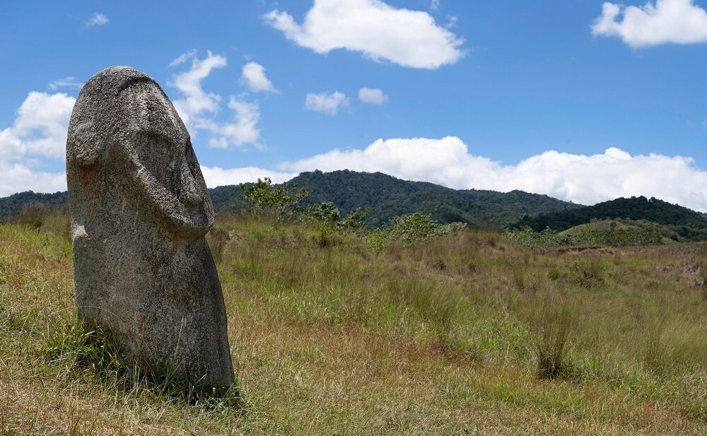 مجسمههای رازآلود دره بادا در اندونزی | عکس