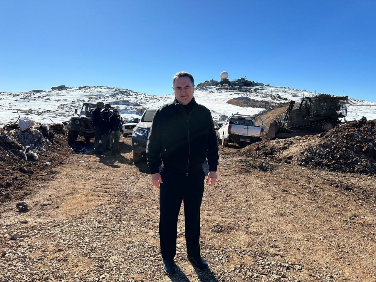 عکس یادگاری گرفتن بیبی با ارتفاعاتِ «سوریه آزاد»! | تصاویر