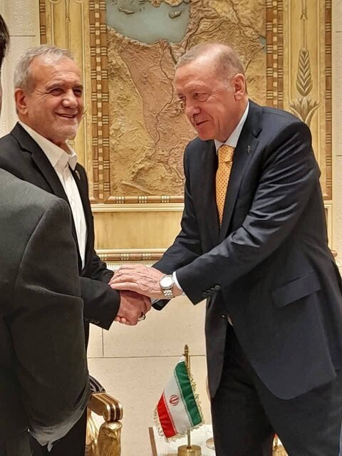 انتشار تصویر یادداشت برداشتن اردوغان از صحبتهای پزشکیان