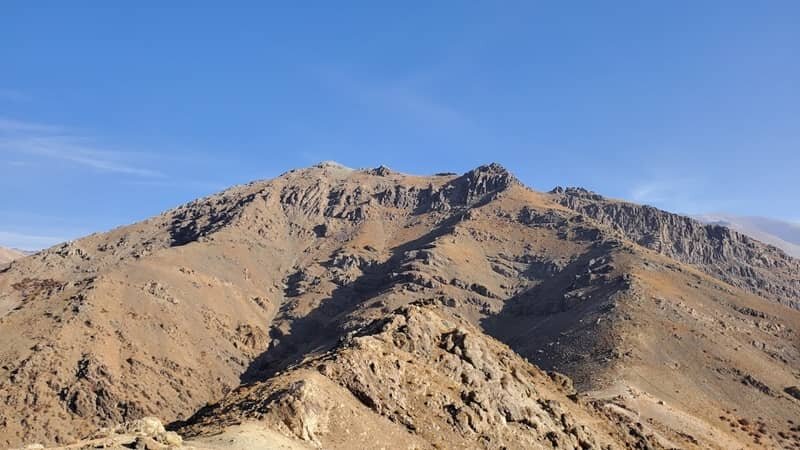 جرا به این قله دوشاخ میگویند؟