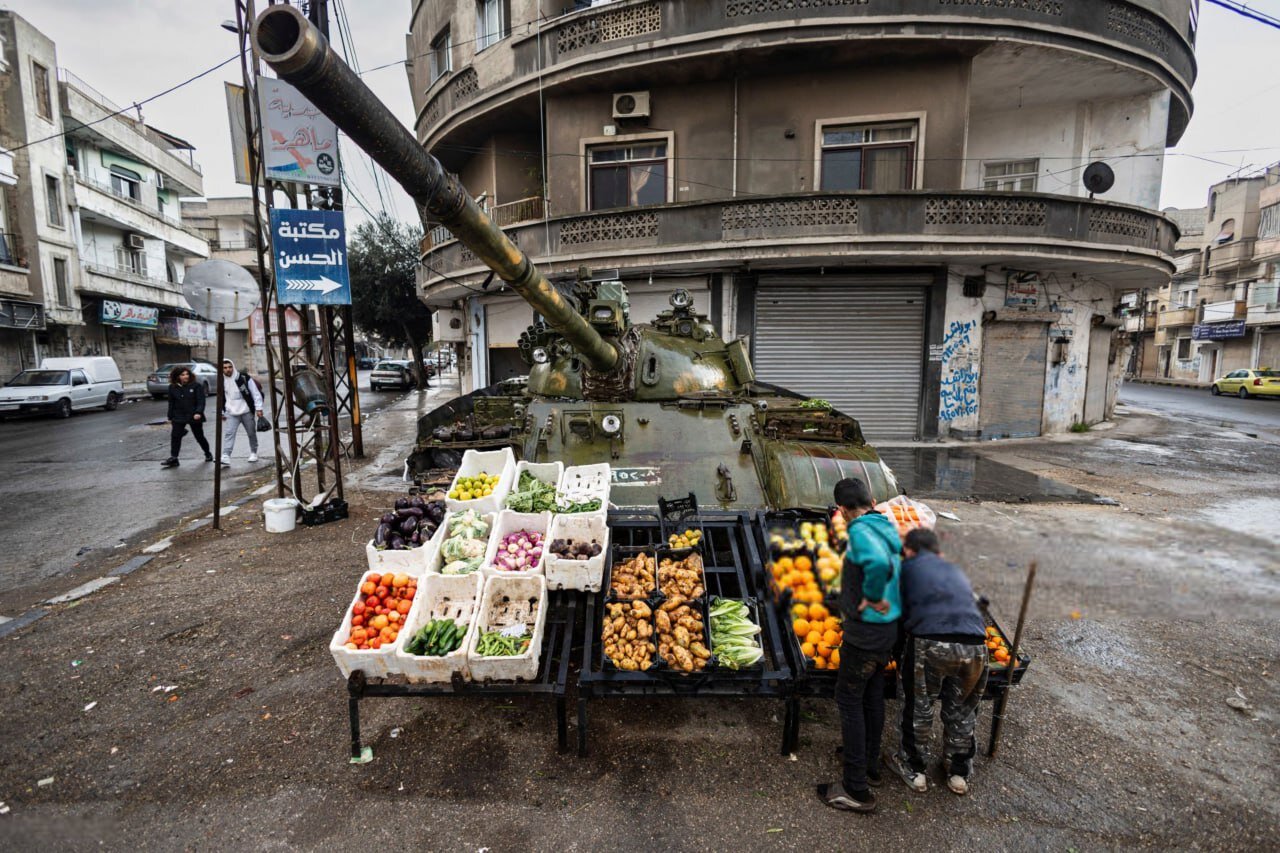 تانک های ارتش سوریه وسیله بازی کودکان شهر حمص/ تصاویر