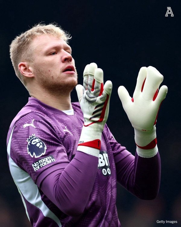 دستکش ۴ انگشتی دروازهبان انگلیسی سوژه شد! | تصاویر