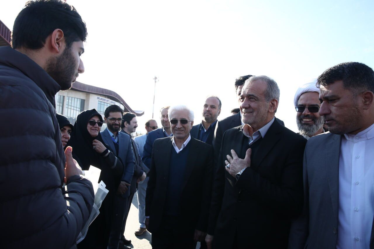 تصاویری از ورود رئیسجمهور به بجنورد | عکس و فیلم