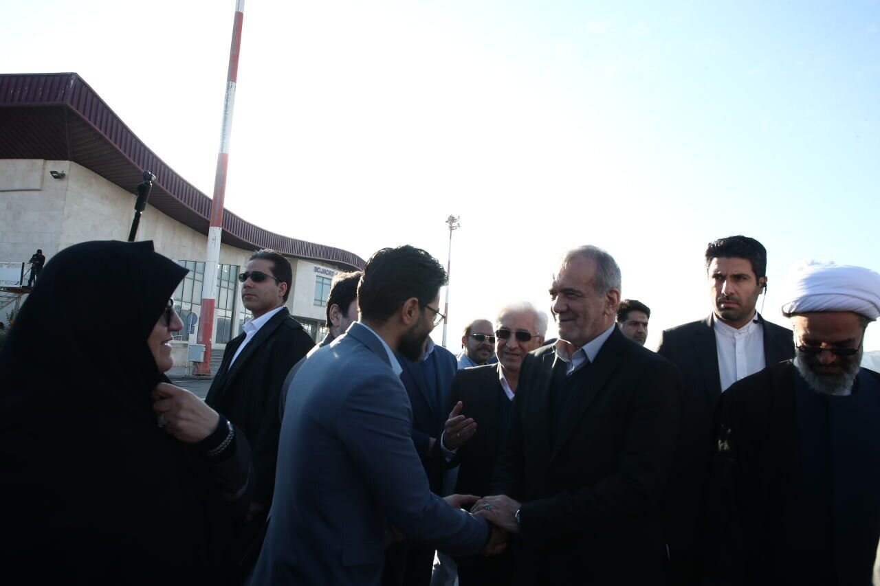 تصاویری از ورود رئیسجمهور به بجنورد | عکس و فیلم