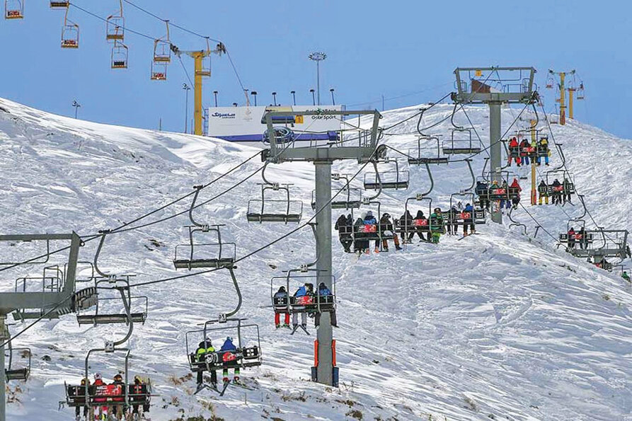 هیجان برفبازی در تهران | تفریحگاه های زمستانی تهران را بشناسید