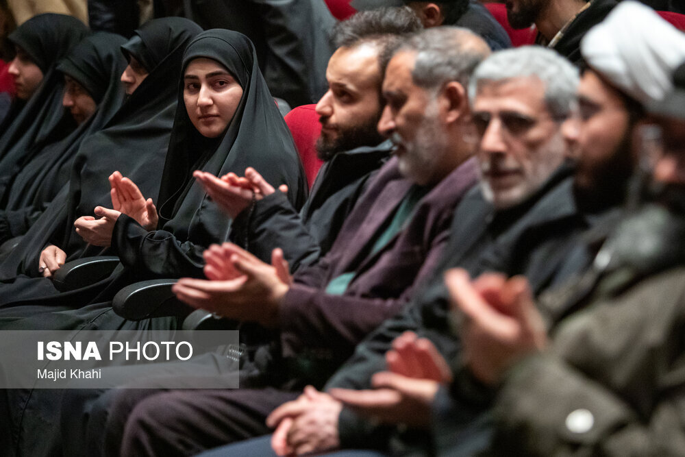 سردار قاآنی و فرزندان شهید سلیمانی در اختتامیه یک کنگره | تصاویر