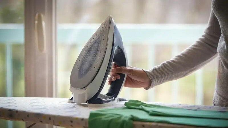 بهترین روشهای پاک کردن آدامس از روی لباس