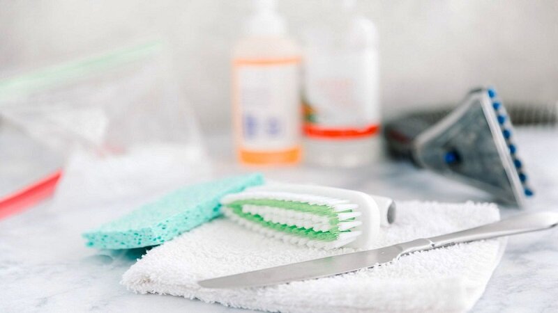 بهترین روشهای پاک کردن آدامس از روی لباس